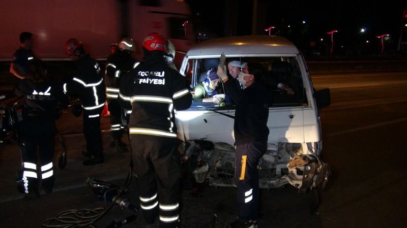 Cenaze yolunda feci kaza! Eşinin bacağı koptu